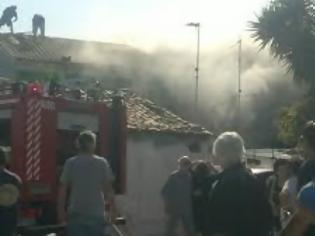 Φωτογραφία για Σε εξέλιξη: Στις φλόγες σπίτι στο Ηράκλειο - Φόβοι για νεκρό άνδρα