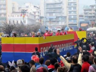 Φωτογραφία για Πάτρα: Οι Σοκολατορίχτες κόβουν την ετήσια Σοκολατοκαρναβαλόπιτα