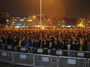 Φωτογραφία για Το γήπεδο ήταν άδειο αλλά απ΄έξω έγινε της κακομοίρας