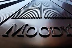 Moody's: Υποβάθμιση της Βρετανίας σε Aa1 από Aaa