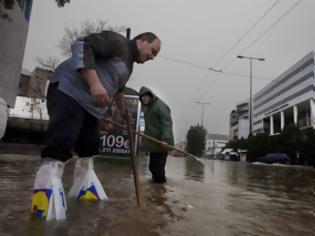 Φωτογραφία για Η μεγαλύτερη για τον Φεβρουάριο καταιγίδα έπιασε στον ύπνο τους αρμόδιους