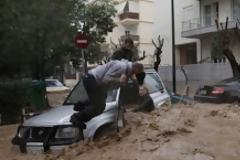 Συγκλονιστική μαρτυρία: Ετσι έσωσα τη γυναίκα «του ασημί τζιπ» από τον χείμαρρο