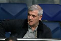 Η μόνη λύση είναι να κάτσουν όλοι στο ίδιο τραπέζι