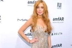 Δείτε σε τι κατάσταση επέστρεψε η Lindsay Lohan το πανάκριβο αυτό φόρεμα!