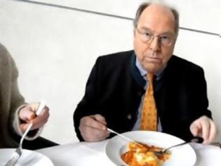 Φωτογραφία για Γερμανός βουλευτής: Να δοθούν στους φτωχούς τα τρόφιμα με κρέας αλόγου