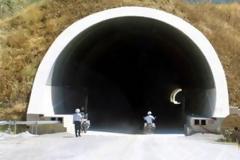 Πάτρα: Του έφυγαν οι ρόδες στην περιμετρική!