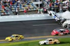 Aυτοκίνητο εκτοξεύτηκε σε θεατές σε αγώνα Nascar- 12 τραυματίες (video)