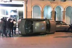 Πάτρα: Το αμάξι τούμπαρε, ο οδηγός... ατσαλάκωτος!
