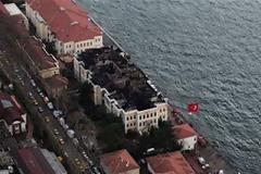 Πυρκαγιά στο πανεπιστήμιο Galatasaray προκαλεί κατάρρευση