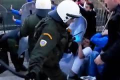 Δείτε την επίθεση των ΜΑΤ στους φιλάθλους του Ιωνικού