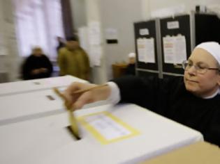 Φωτογραφία για Στο 55% η συμμετοχή στην 1η μέρα των ιταλικών εκλογών