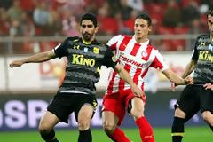 Σφίγγει η θηλιά... (2-1)
