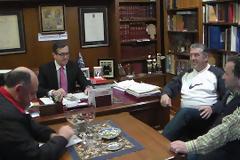 «Μετά το ψωμί, ψωμάκι, οι τρεις συγκυβερνήτες πάνε γυρεύοντας οι Έλληνες να πουν και το νερό, νεράκι…»