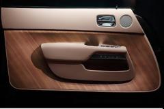 ΓΕΝΕΥΗ 2013 - ROLLS-ROYCE WRAITH: ΣΤΥΛ