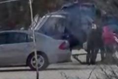 Οι γυναίκες του Βλαστού - Η κοντή με το φούξια μπουφάν και η ψηλή με τον φουντωτό σκούφο