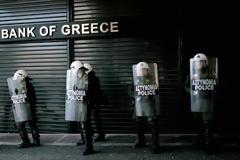 Οι Έλληνες κήρυξαν... στάση πληρωμών για τα δάνεια