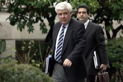 Υπεγράφη στο Μαξίμου η συμφωνία με την Philip Morris