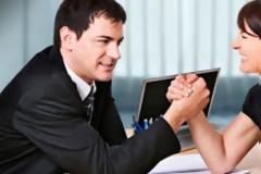Οι γυναίκες δουλεύουν 59 μέρες παραπάνω από τους άνδρες για τον ίδιο μισθό