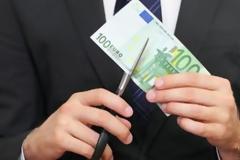 Κόβει τη ρύθμιση δανείων η Τρόικα