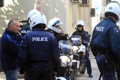 Αχαΐα: Αυτοκτόνησε ηλικιωμένος με δίκαννο - Τον βρήκε στο πλατύσκαλο του σπιτιού η γυναίκα του