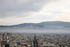 Σταθερά στο κόκκινο η αιθαλομίχλη από τα τζάκια