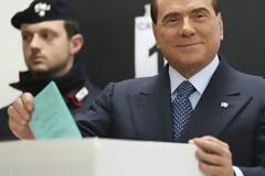 Νέα έρευνα για διαφθορά εις βάρος του Μπερλουσκόνι