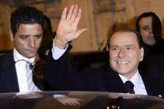 Η ιταλική κεντροδεξιά ετοιμάζει μεγάλη συγκέντρωση για την υπεράσπιση του Μπερλουσκόνι
