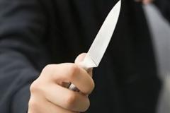 Υπό την απειλή μαχαιριού του άρπαξαν κινητό και 20 ευρώ
