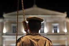 Όμηροι του ανοργάνωτου εαυτού μας και των καναλιών της ολιγαρχίας