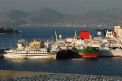 Πυρκαγιά σε φορτηγό πλοίο στο Κερατσίνι