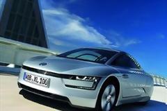 VW XL1 και στο βάθος υβριδικό up!