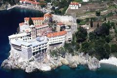 Αγιορείτης μοναχός τα βάζει ανοιχτά με τη Χρυσή Αυγή