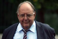 Θ. Πάγκαλος: «Ο Βενιζέλος μου θυμίζει τη γάτα του Τσεσάιρ»