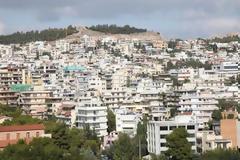 Μείωση φόρων στις μεταβιβάσεις ακινήτων εξετάζει η κυβέρνηση