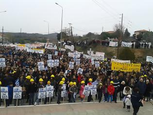 Φωτογραφία για Οι κάτοικοι της Β. Χαλκιδικής σε συλλαλητήριο για τον τόπο τους