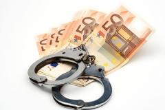 Άρχισε να ξηλώνεται το πουλόβερ; Σύλληψη δημοσίων υπαλλήλων για χρηματισμό και εκβίαση