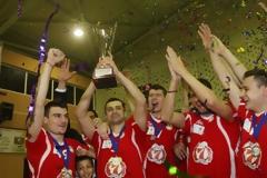 Η πρώτη κούπα της σεζόν είναι κατακκόκινη!!!