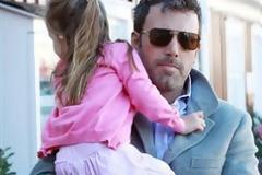 Πρωινή βόλτα για τον Ben Affleck και την κόρη του