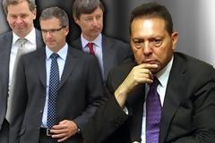 Σκληρό «πόκερ» με την Τρόικα για απολύσεις - φοροδιαφυγή