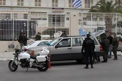 Χειροβομβίδες και πιστόλι βρέθηκαν στις φυλακές Κορυδαλλού