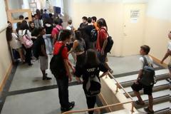Πάτρα: Κομμένα φροντιστήρια, βόλτες και διακοπές - Πώς η κρίση επηρεάζει τους εφήβους