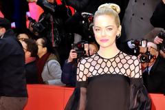 Τα girly φορέματα της Emma Stone