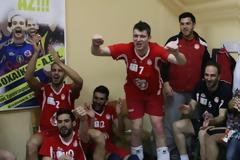 ΣΑΝ ΜΙΚΡΑ ΠΑΙΔΙΑ ΠΑΝΗΓΥΡΙΣΑΝ ΤΗΝ ΠΡΩΤΗ ΚΟΥΠΑ ΤΗΣ ΧΡΟΝΙΑΣ ΟΙ ΕΡΥΘΡΟΛΕΥΚΟΙ