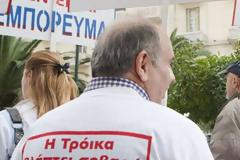 Με το ψαλίδι ανά χείρας έρχεται η τρόικα