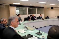 Νόμο για μισθούς 300 ευρώ ώστε να προσλαμβάνουν νέους άνεργους ζήτησαν οι πολυεθνικές