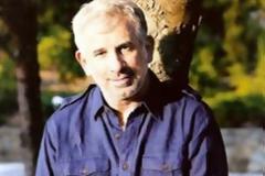 Πέτρος Φιλιππίδης: «Για να μαζέψεις λεφτά, για δέκα ζωές πρέπει να κάνεις ρεμούλες.Ένα σπίτι κι ένα αυτοκίνητο έχω όλο κι όλο»