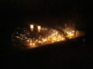 Φωτογραφία για Άναψαν κεριά στη μνήμη των αδικοχαμένων φοιτητών - Δείτε φωτο