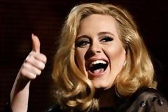Η Adele σνομπάρει τα πάρτι. Προτιμά τα ταπεράκια της!