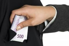 Νέο κρούσμα διαφθοράς στο Δημόσιο: Του ζητούσαν 1.000 ευρώ για να μην του παρακρατούν τις αποδοχές
