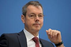 Π. Μπόφινγκερ: “Όχι” σε νέα μέτρα λιτότητας στην Ελλάδα